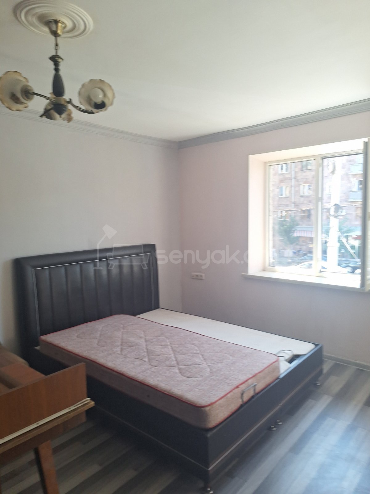 1 Սենյականոց Բնակարան Քարե Շենքում, 30քմ, 2/5 հարկ, Նորմալ Վիճակում