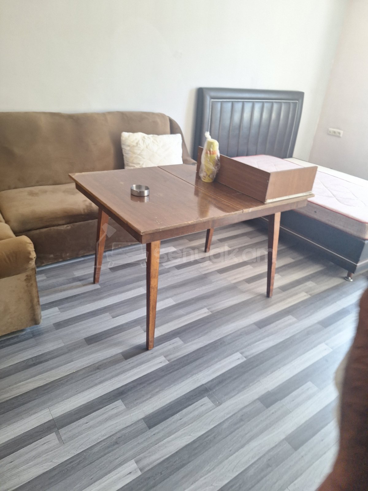 1 Սենյականոց Բնակարան Քարե Շենքում, 30քմ, 2/5 հարկ, Նորմալ Վիճակում