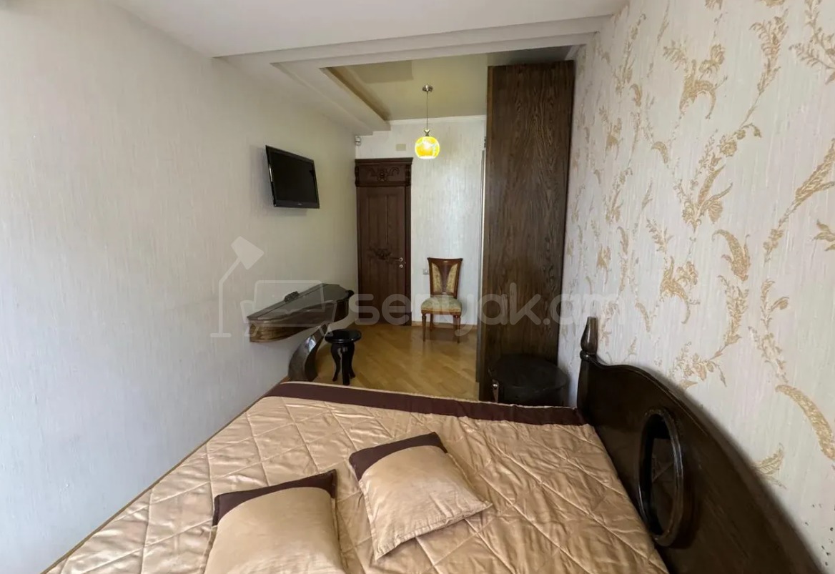 3 Սենյականոց Բնակարան Քարե Շենքում, 82քմ, 4/4 հարկ, Կապիտալ Վերանորոգված, Կահավորված, Արևկող