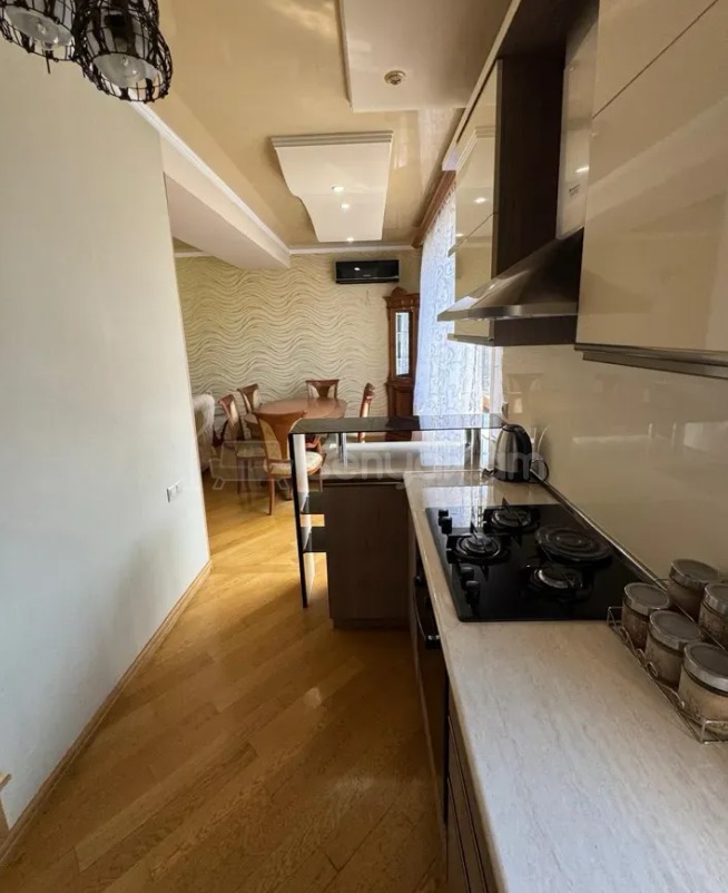 3 Սենյականոց Բնակարան Քարե Շենքում, 82քմ, 4/4 հարկ, Կապիտալ Վերանորոգված, Կահավորված, Արևկող