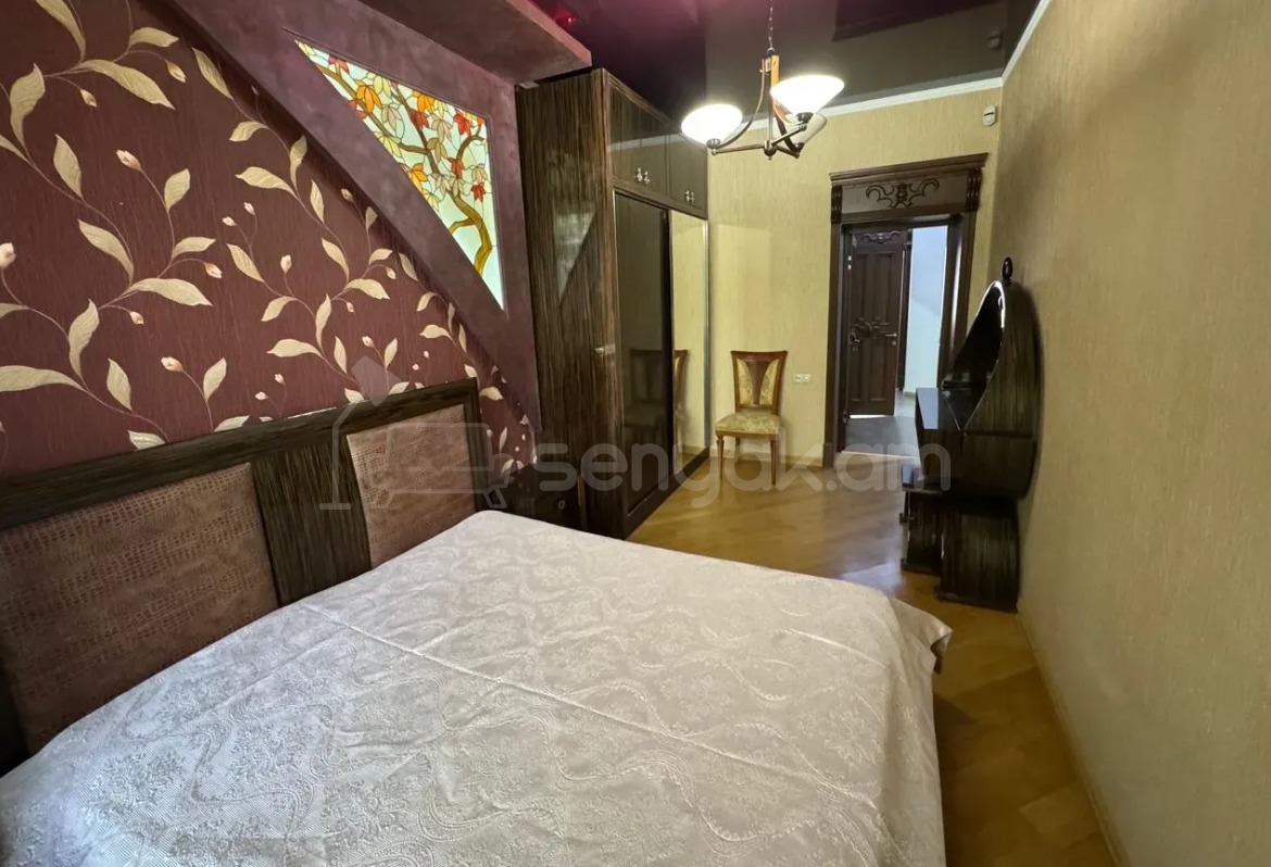 3 Սենյականոց Բնակարան Քարե Շենքում, 82քմ, 4/4 հարկ, Կապիտալ Վերանորոգված, Կահավորված, Արևկող