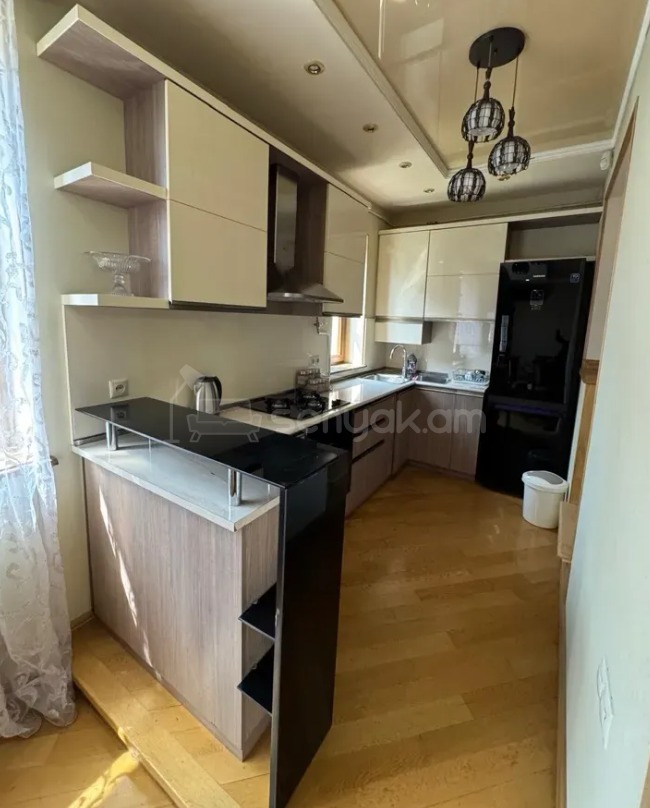 3 Սենյականոց Բնակարան Քարե Շենքում, 82քմ, 4/4 հարկ, Կապիտալ Վերանորոգված, Կահավորված, Արևկող