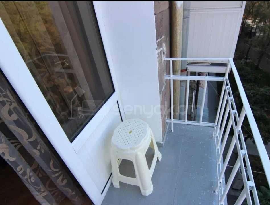 2 Սենյականոց Բնակարան Քարե Շենքում, 40քմ, 5/5 հարկ, Կապիտալ Վերանորոգված, Կահավորված