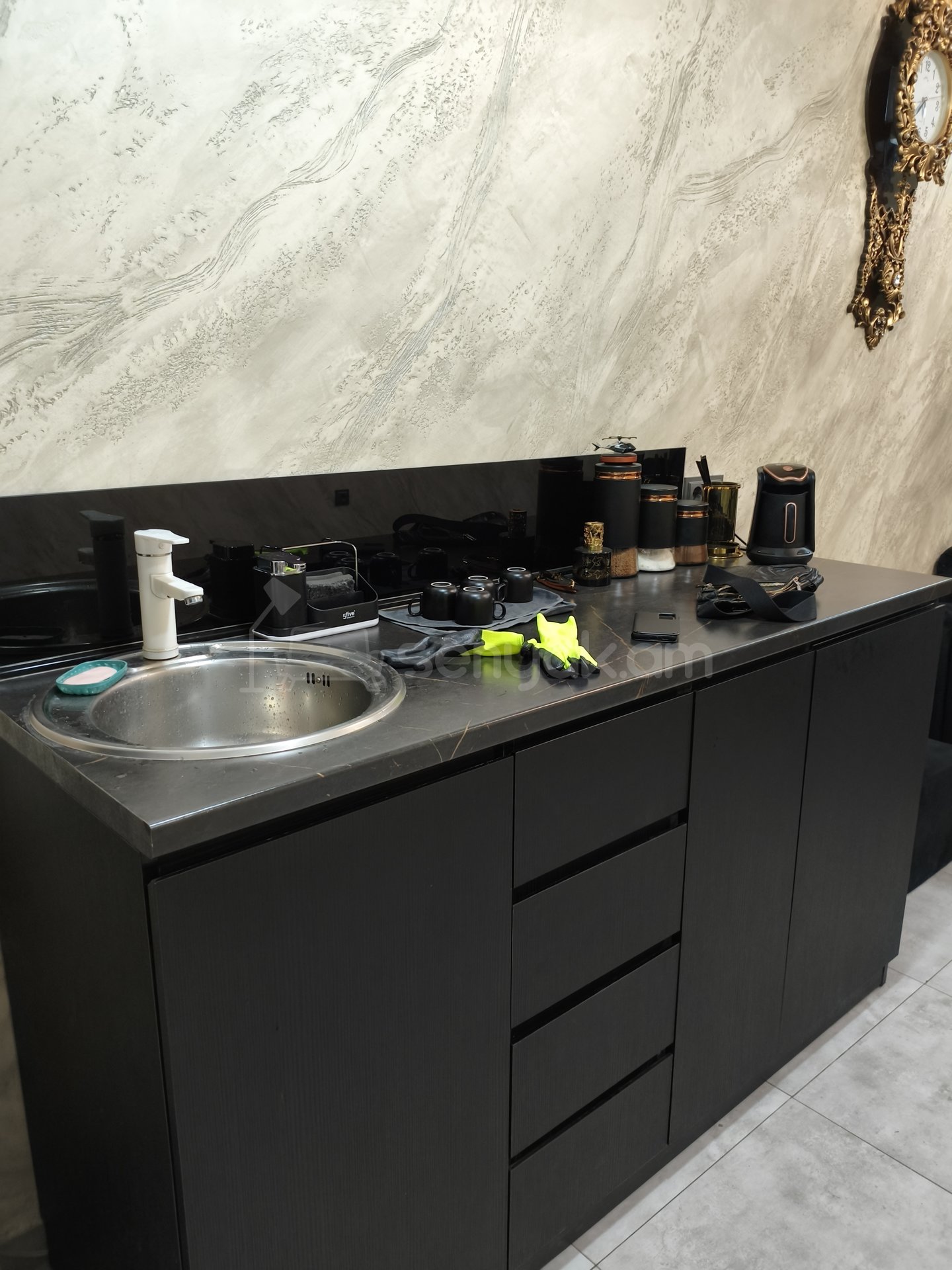 1 Սենյականոց Բնակարան Քարե Շենքում, 30քմ, 1/1 հարկ, Կապիտալ Վերանորոգված, Կահավորված