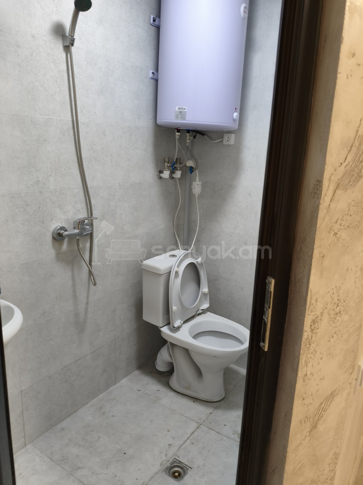 1 Սենյականոց Բնակարան Քարե Շենքում, 30քմ, 1/1 հարկ, Կապիտալ Վերանորոգված, Կահավորված