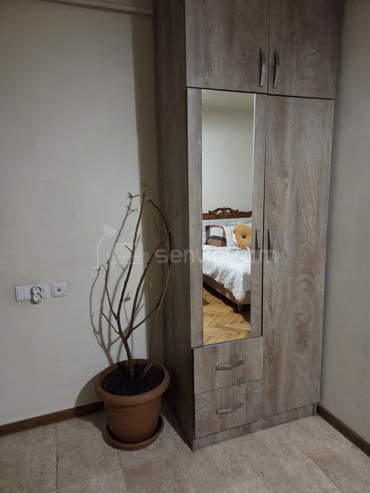 1 Սենյականոց Բնակարան Քարե Շենքում, 32քմ, 2/4 հարկ, Կոսմետիկ Վերանորոգված, Կահավորված, Արևկող