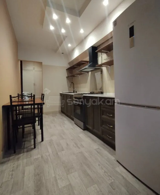 3 Սենյականոց Բնակարան Քարե Շենքում, 97քմ, 2/6 հարկ, Դիզայներական Վերանորոգված, Կահավորված, Արևկող