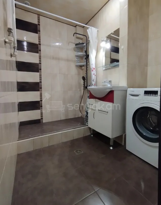 3 Սենյականոց Բնակարան Քարե Շենքում, 97քմ, 2/6 հարկ, Դիզայներական Վերանորոգված, Կահավորված, Արևկող