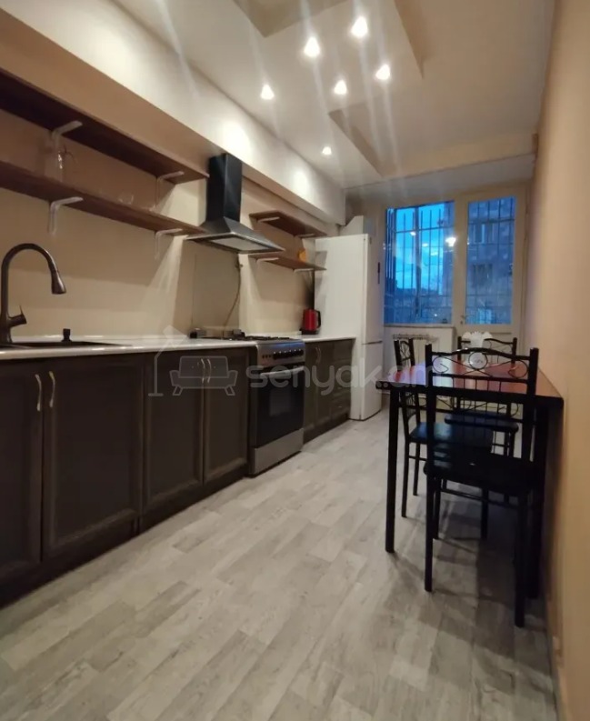 3 Սենյականոց Բնակարան Քարե Շենքում, 97քմ, 2/6 հարկ, Դիզայներական Վերանորոգված, Կահավորված, Արևկող