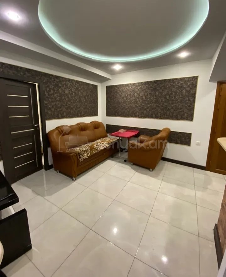 2 Սենյականոց Բնակարան Քարե Շենքում, 40քմ, 1/1 հարկ, Նորմալ Վիճակում, Կահավորված