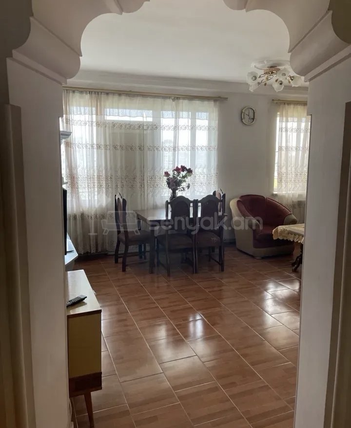 2 Սենյականոց Բնակարան Քարե Շենքում, 45քմ, 2/2 հարկ, Նորմալ Վիճակում, Կահավորված