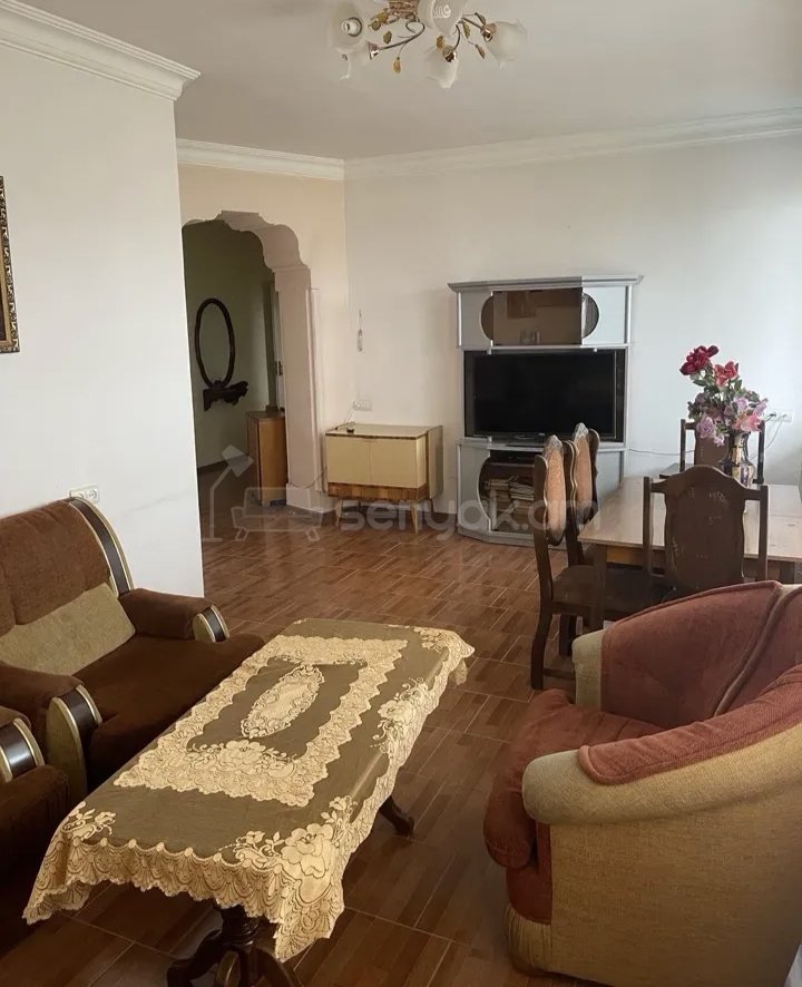 2 Սենյականոց Բնակարան Քարե Շենքում, 45քմ, 2/2 հարկ, Նորմալ Վիճակում, Կահավորված