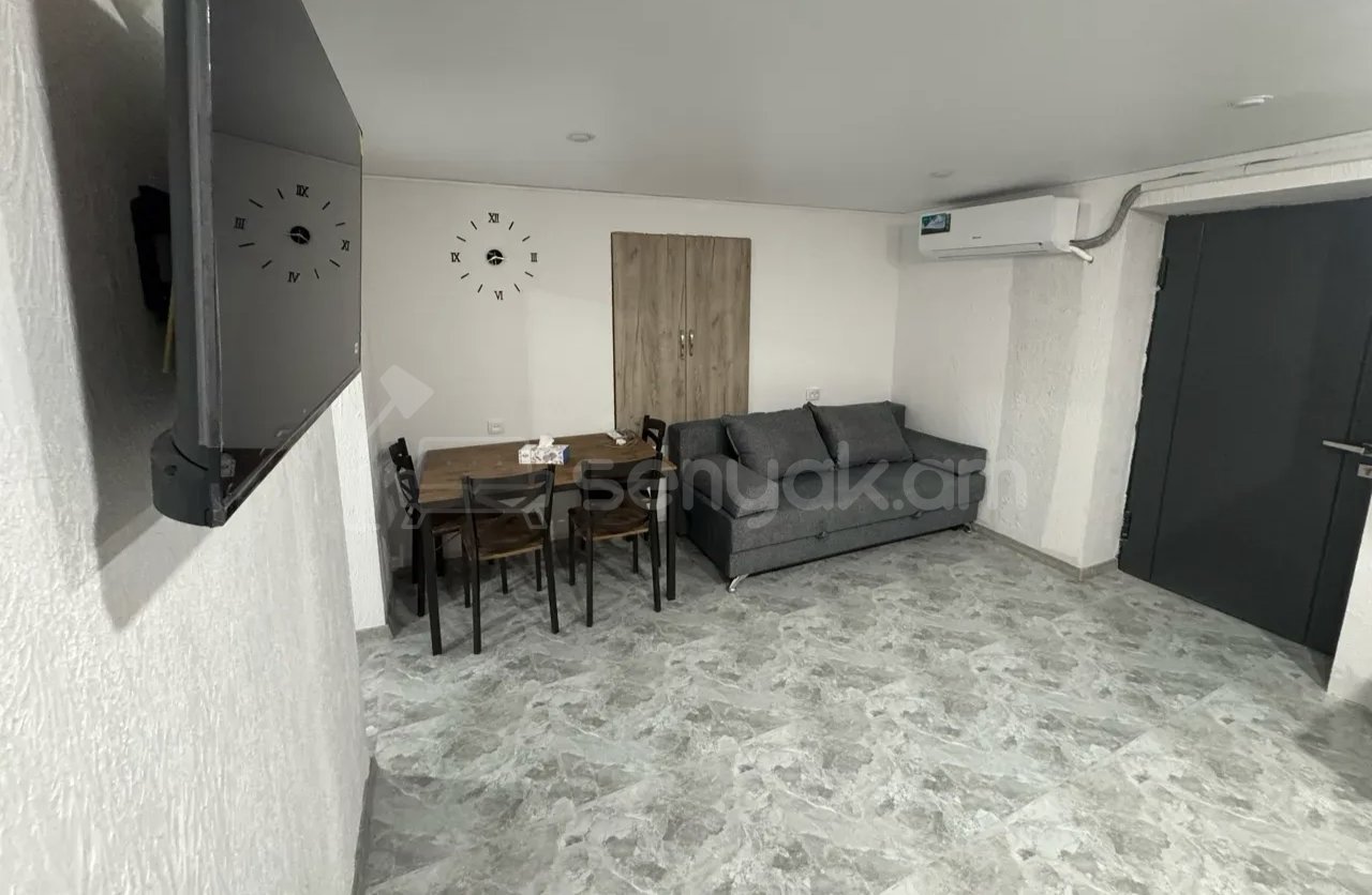 3 Սենյականոց Բնակարան Քարե Շենքում, 82քմ, 1/1 հարկ, Կապիտալ Վերանորոգված, Կահավորված