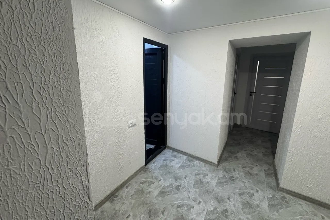 3 Սենյականոց Բնակարան Քարե Շենքում, 82քմ, 1/1 հարկ, Կապիտալ Վերանորոգված, Կահավորված