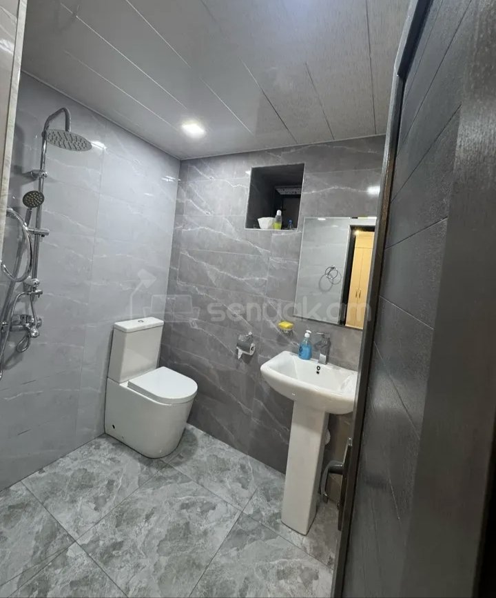 3 Սենյականոց Բնակարան Քարե Շենքում, 82քմ, 1/1 հարկ, Կապիտալ Վերանորոգված, Կահավորված