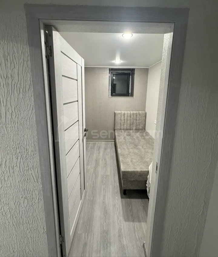 3 Սենյականոց Բնակարան Քարե Շենքում, 82քմ, 1/1 հարկ, Կապիտալ Վերանորոգված, Կահավորված