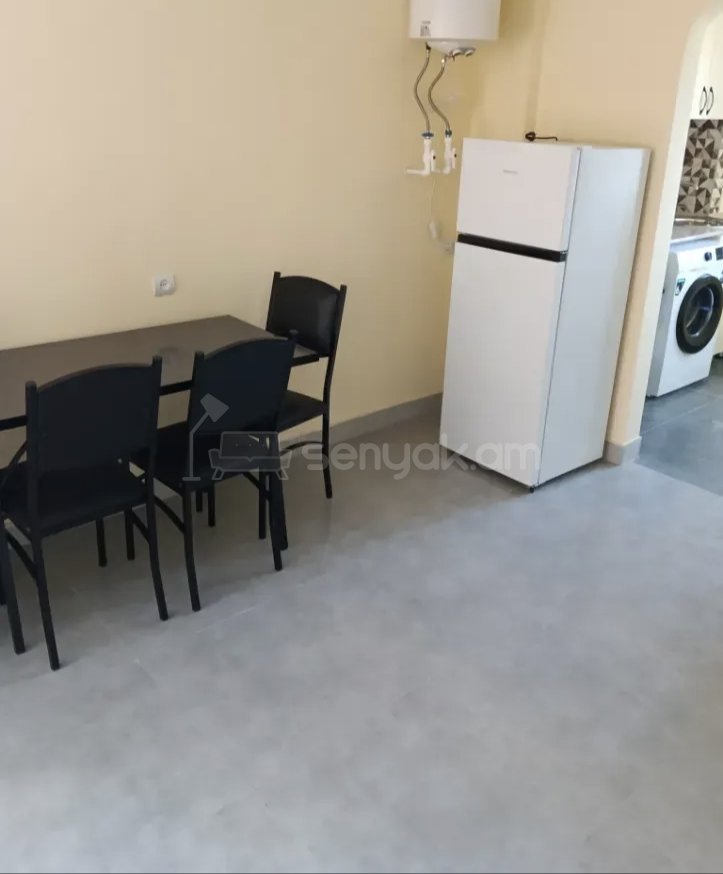 2 Սենյականոց Բնակարան Քարե Շենքում, 48քմ, 2/2 հարկ, Նորմալ Վիճակում, Կահավորված, Արևկող