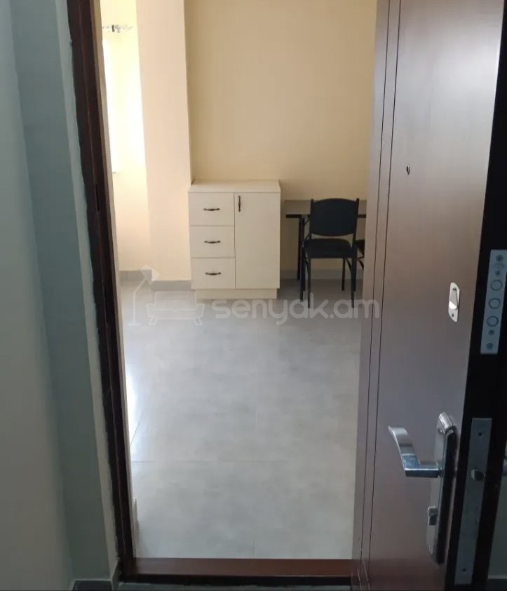 2 Սենյականոց Բնակարան Քարե Շենքում, 48քմ, 2/2 հարկ, Նորմալ Վիճակում, Կահավորված, Արևկող