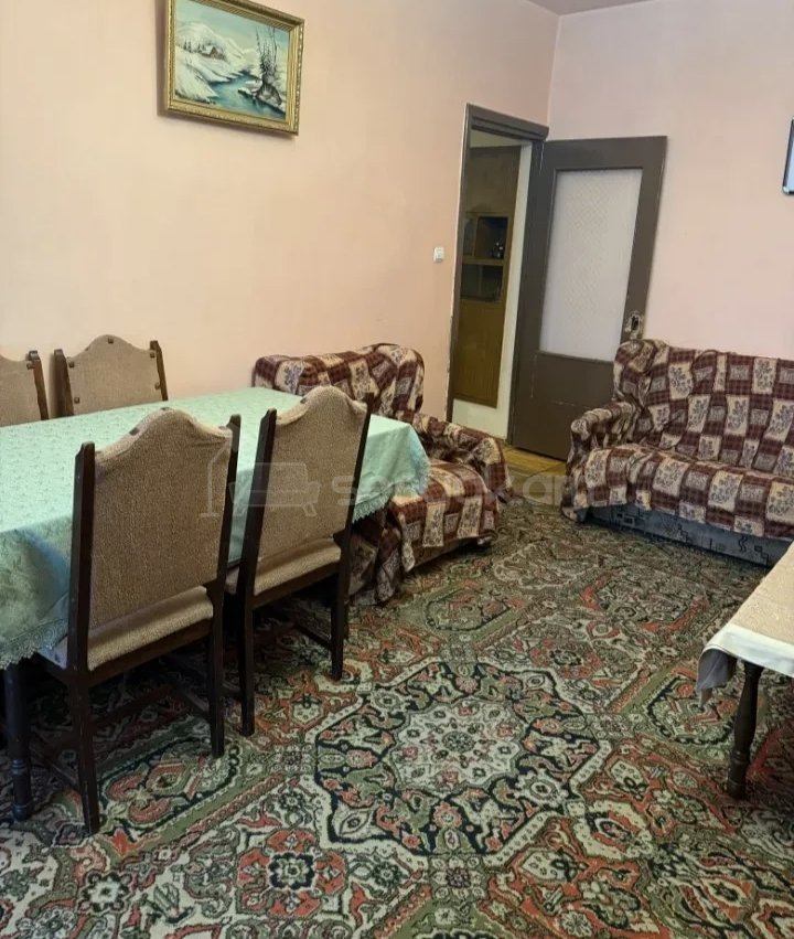 1 Սենյականոց Բնակարան Քարե Շենքում, 40քմ, 3/5 հարկ, Նորմալ Վիճակում, Կահավորված