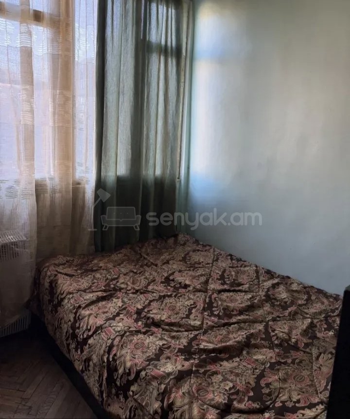 1 Սենյականոց Բնակարան Քարե Շենքում, 40քմ, 3/5 հարկ, Նորմալ Վիճակում, Կահավորված