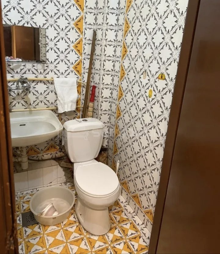 1 Սենյականոց Բնակարան Քարե Շենքում, 40քմ, 3/5 հարկ, Նորմալ Վիճակում, Կահավորված