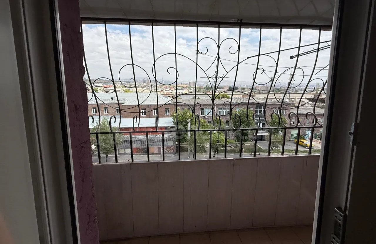 3 Սենյականոց Բնակարան Քարե Շենքում, 62քմ, 3/5 հարկ, Կապիտալ Վերանորոգված, Կահավորված, Արևկող