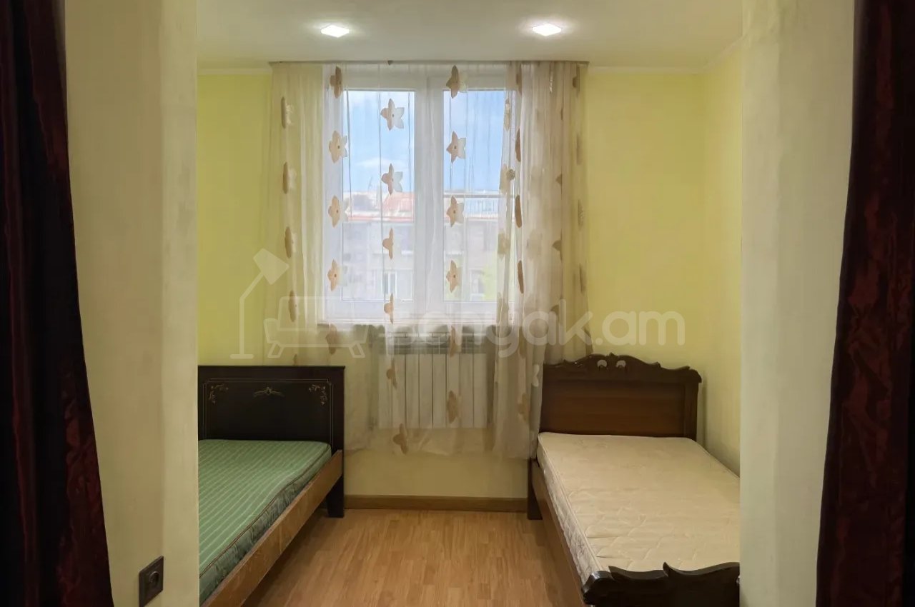 3 Սենյականոց Բնակարան Քարե Շենքում, 62քմ, 3/5 հարկ, Կապիտալ Վերանորոգված, Կահավորված, Արևկող