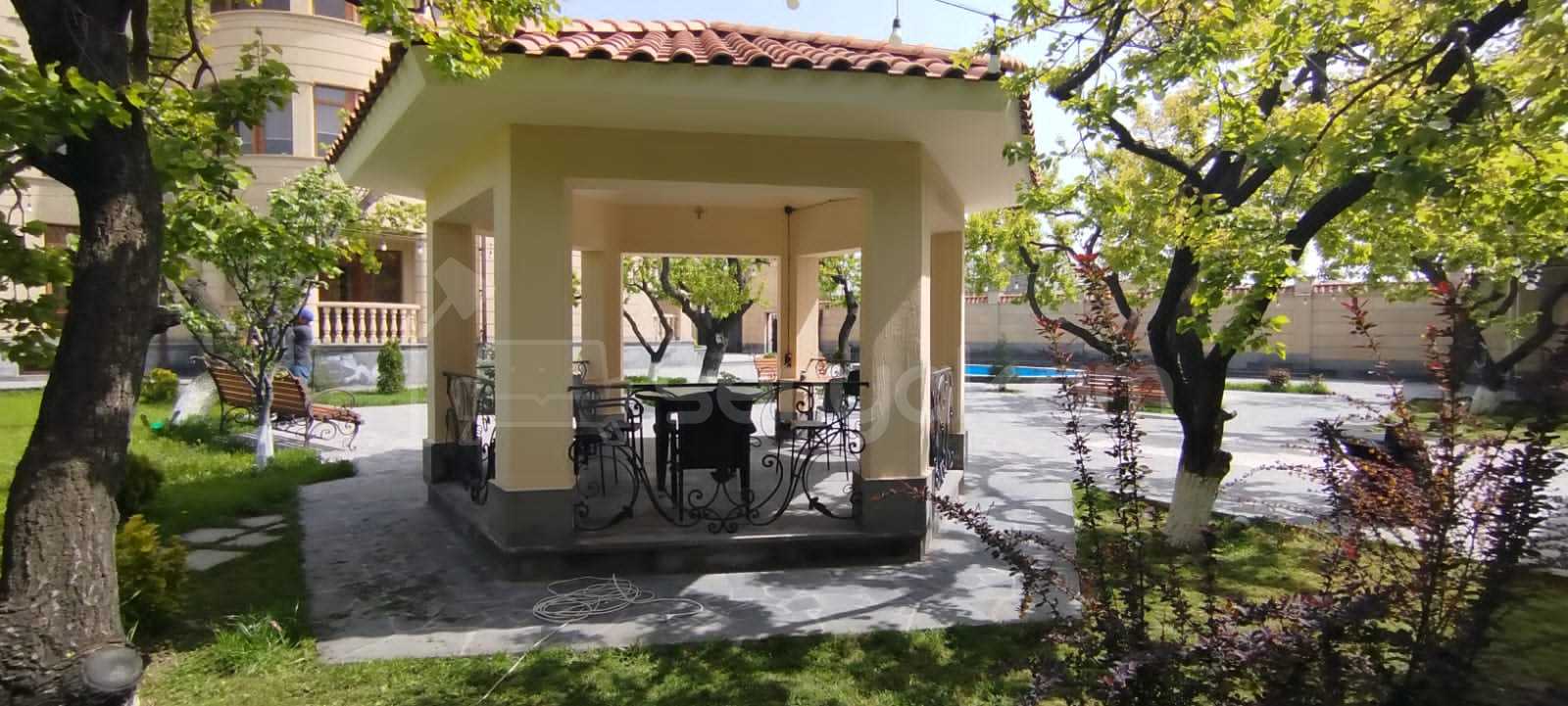 5 Սենյականոց Շքեղ Առանձնատուն, 300քմ, Լողավազանով