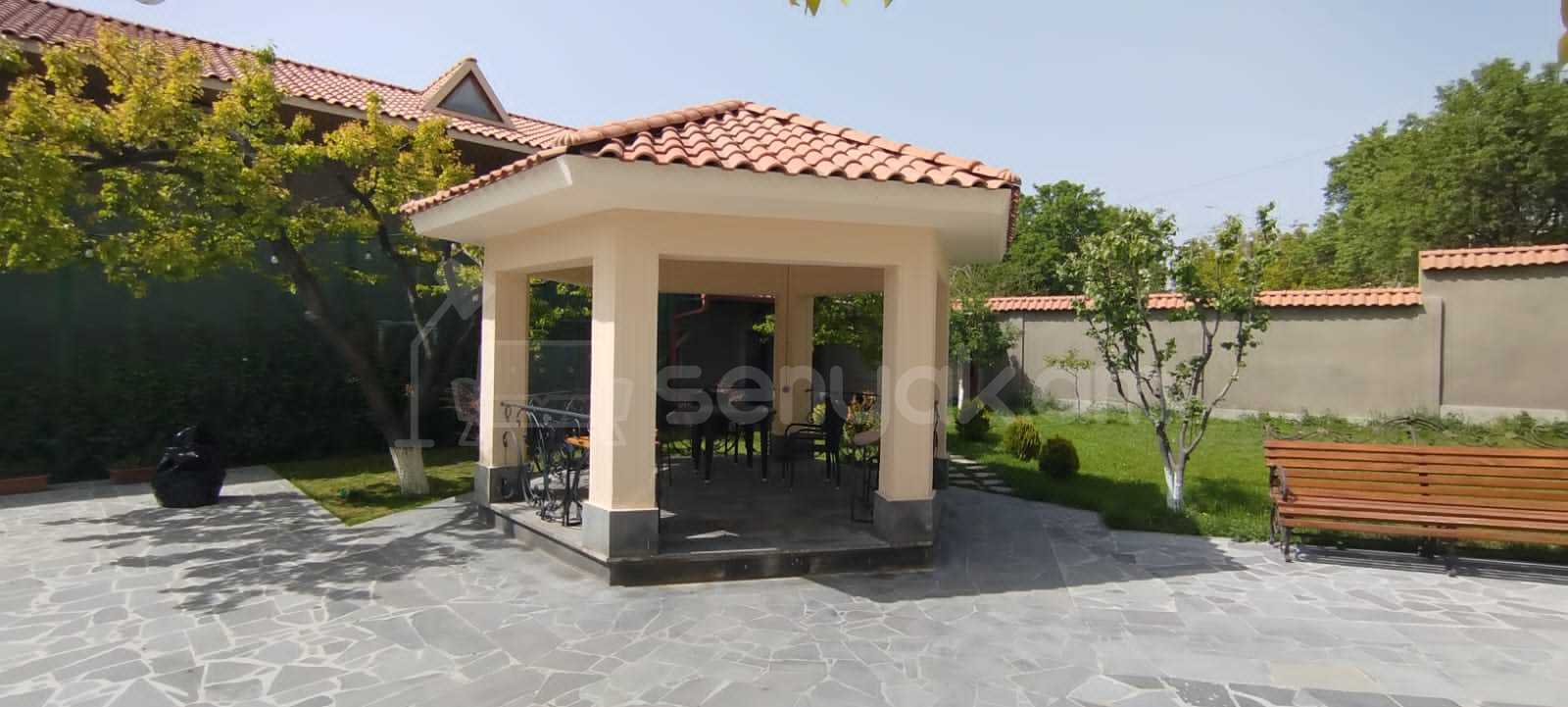 5 Սենյականոց Շքեղ Առանձնատուն, 300քմ, Լողավազանով