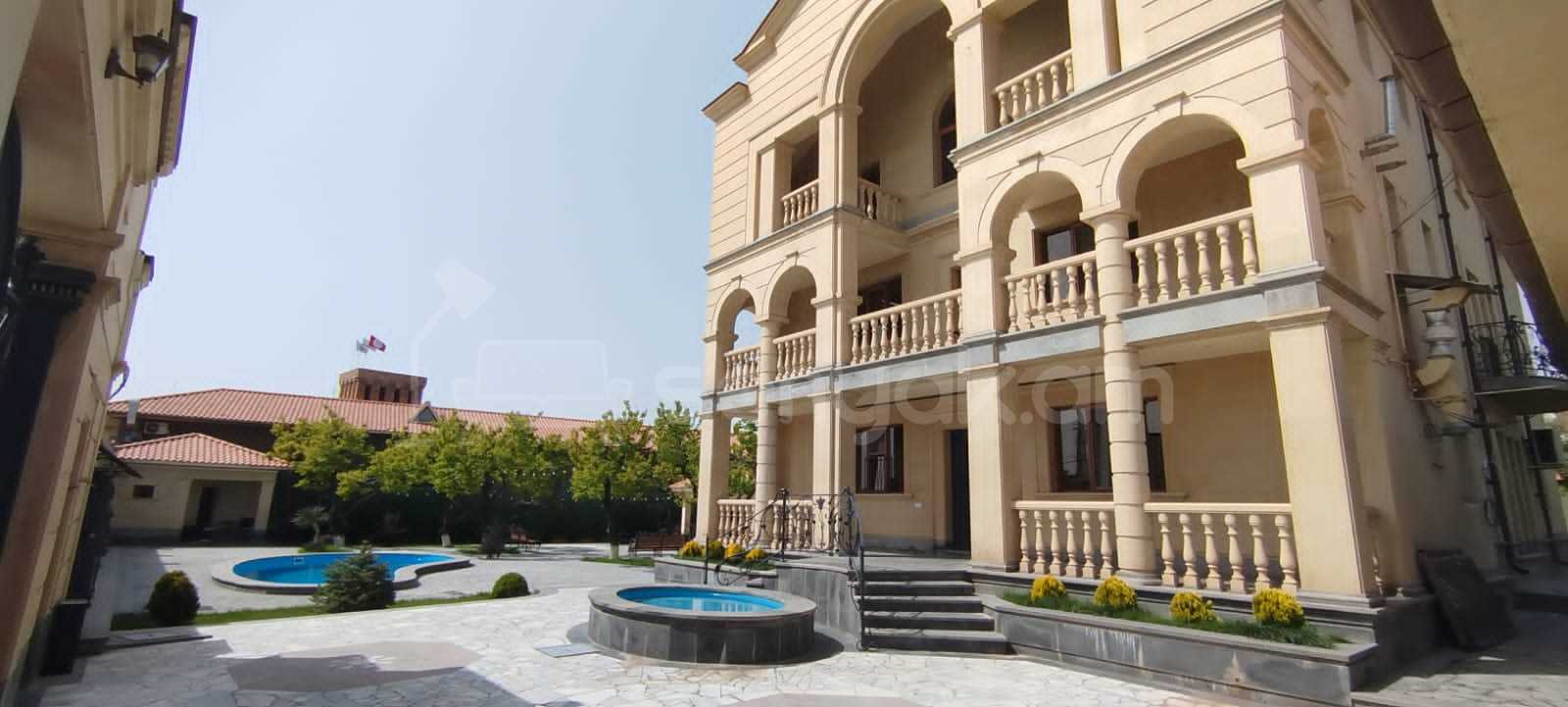 5 Սենյականոց Շքեղ Առանձնատուն, 300քմ, Լողավազանով