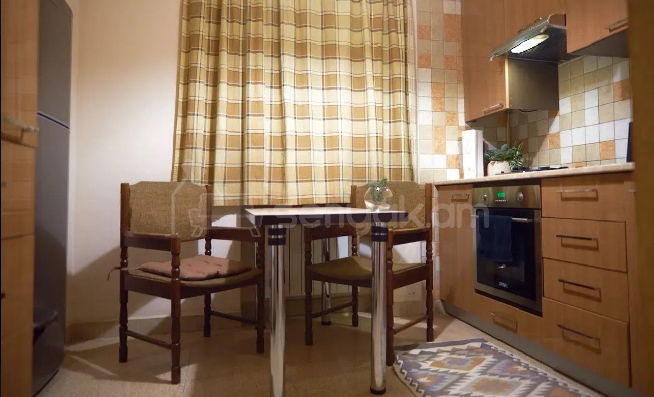 2 Սենյականոց Բնակարան Քարե Շենքում, 60քմ, 2/4 հարկ, Կապիտալ Վերանորոգված, Կահավորված