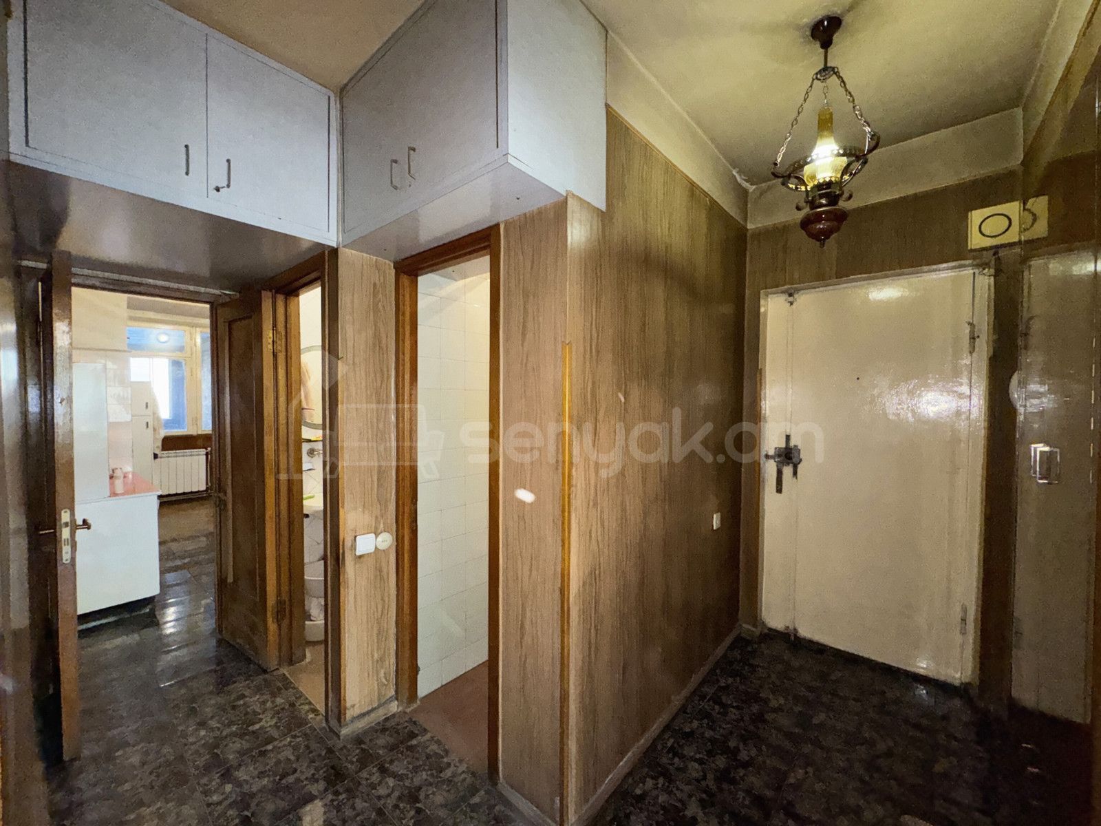 4 Սենյականոց Բնակարան Քարե Շենքում, 135քմ, 3/5 հարկ, Պետական Վիճակում