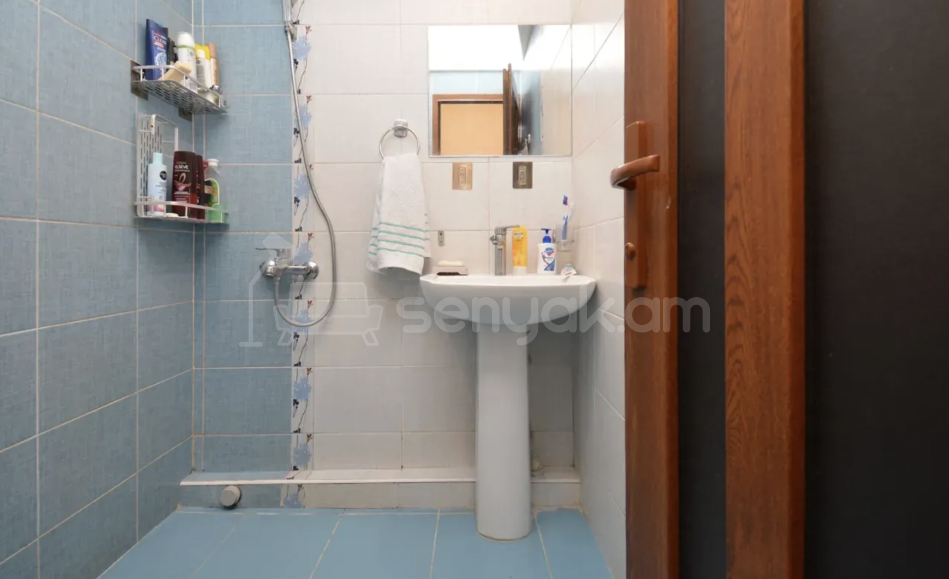 2 Սենյականոց Բնակարան Քարե Շենքում, 55քմ, 5/5 հարկ, Նորմալ Վիճակում