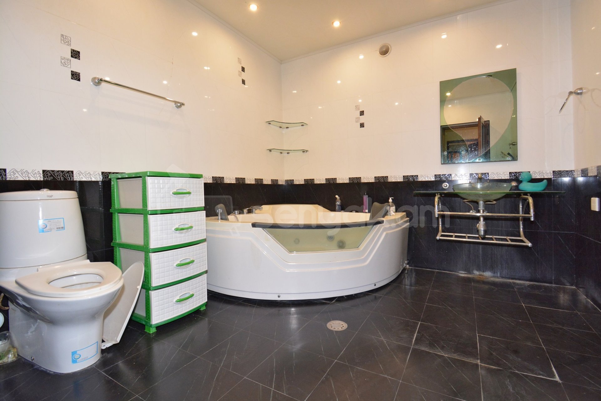 4 Սենյականոց Սեփական Տուն, 400քմ, Կապիտալ Վերանորոգված, Ավտոտնակով