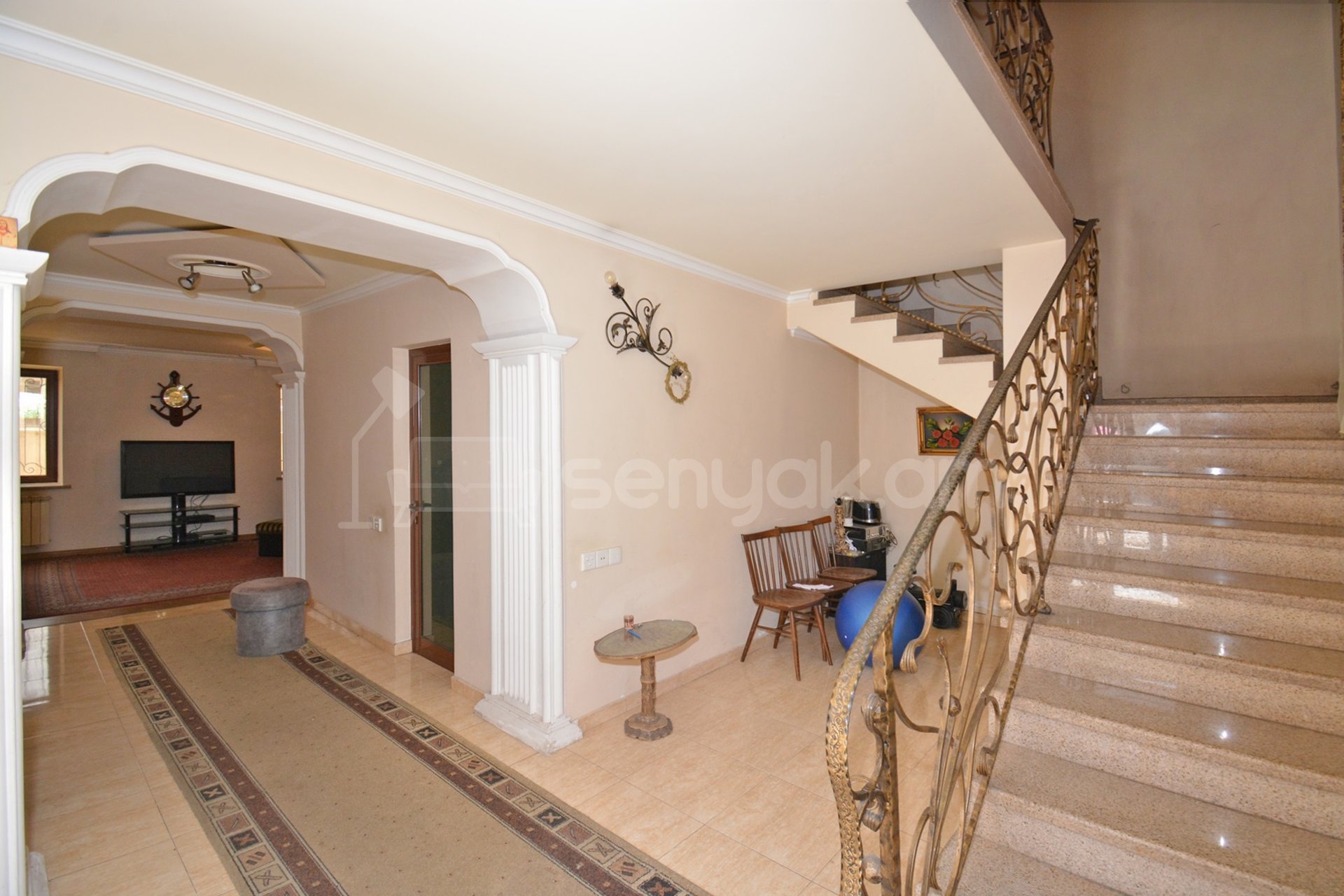 4 Սենյականոց Սեփական Տուն, 400քմ, Կապիտալ Վերանորոգված, Ավտոտնակով