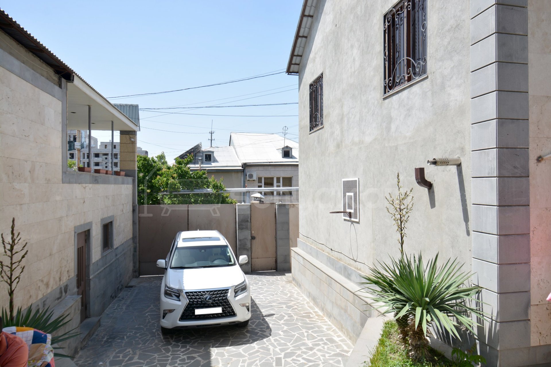 4 Սենյականոց Սեփական Տուն, 400քմ, Կապիտալ Վերանորոգված, Ավտոտնակով