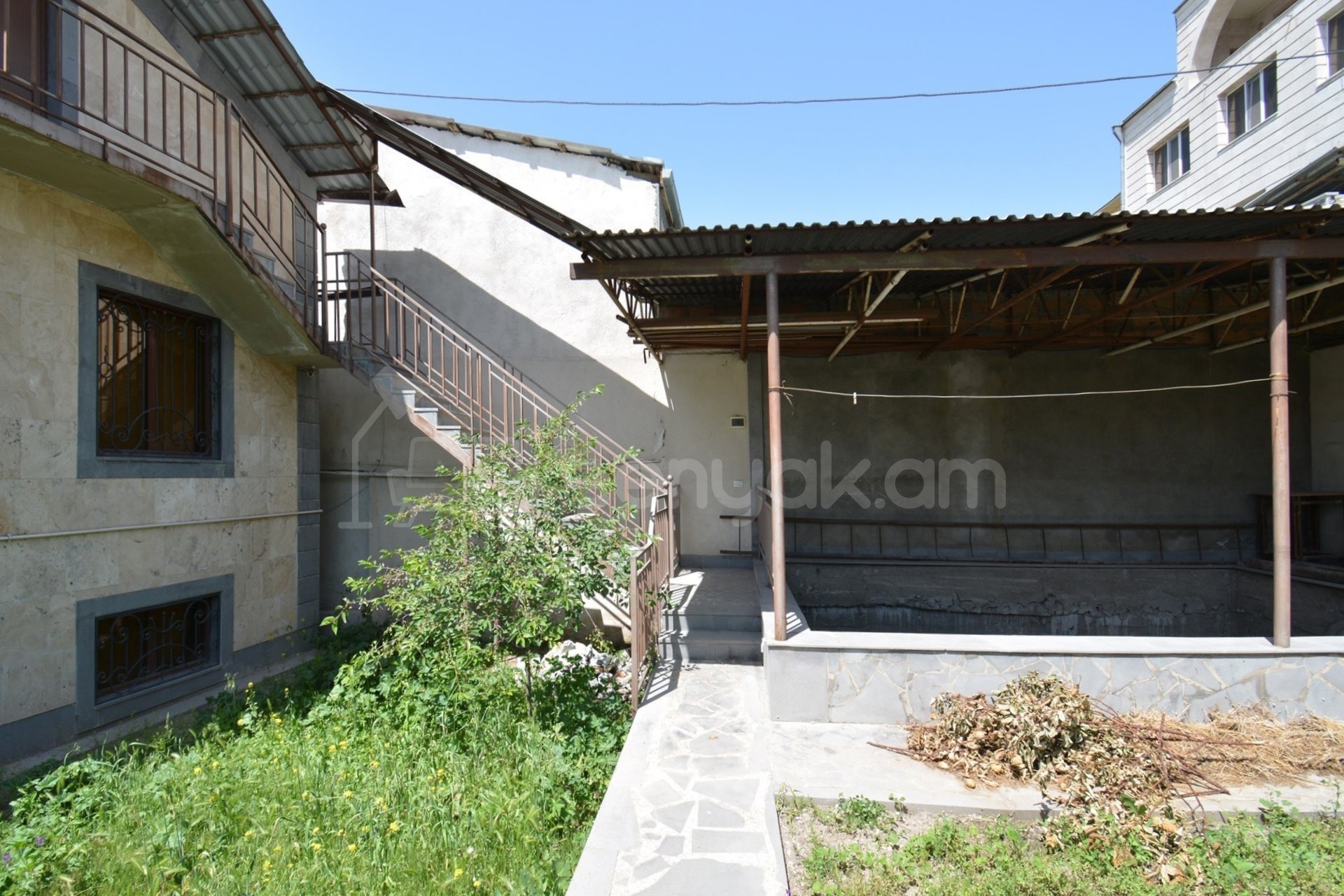 4 Սենյականոց Սեփական Տուն, 400քմ, Կապիտալ Վերանորոգված, Ավտոտնակով