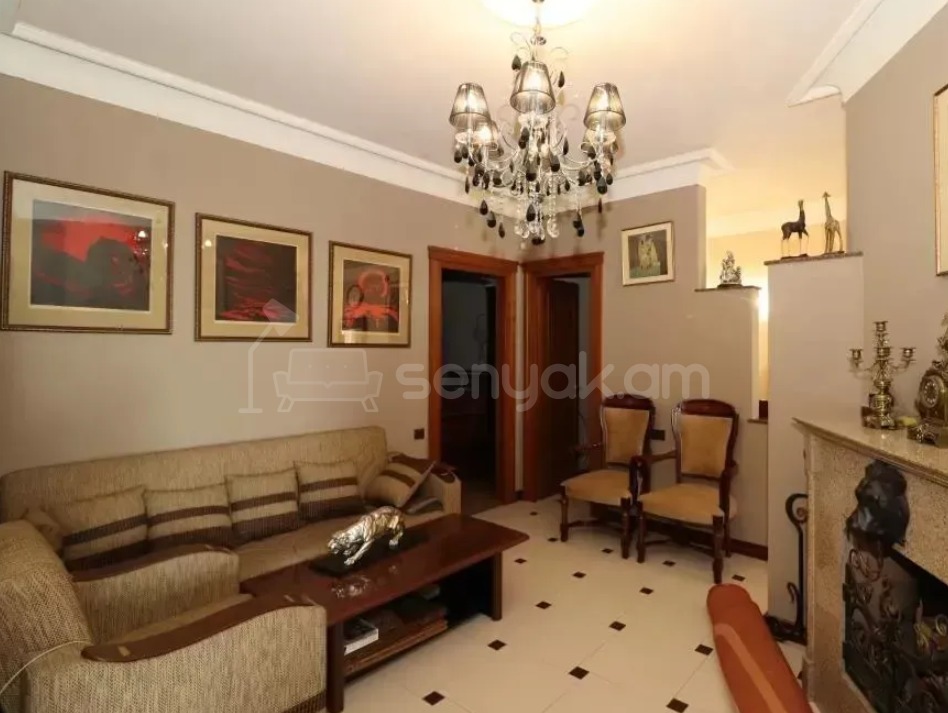 6 Սենյականոց Բնակարան Քարե Շենքում, 240քմ, 4/5 հարկ, Կապիտալ Վերանորոգված