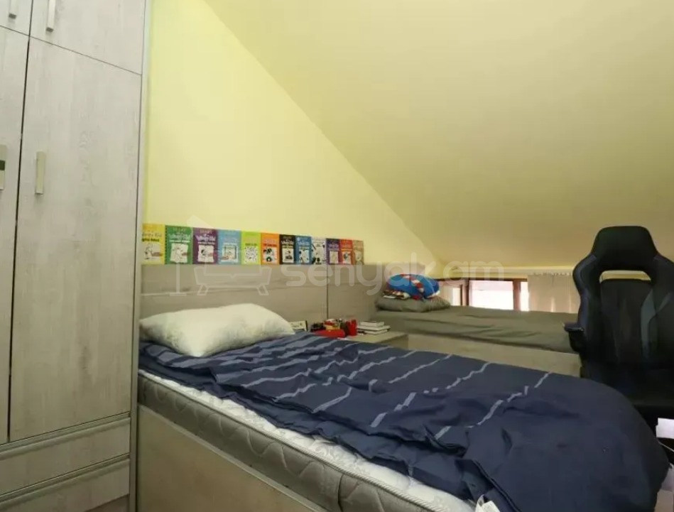 6 Սենյականոց Բնակարան Քարե Շենքում, 240քմ, 4/5 հարկ, Կապիտալ Վերանորոգված