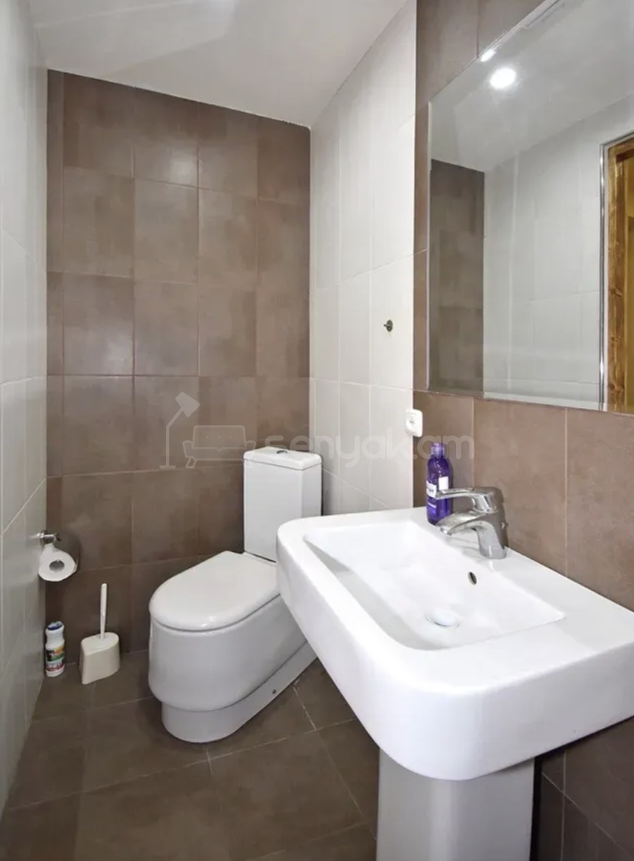 1 Սենյականոց Բնակարան Քարե Շենքում, 42քմ, 2/3 հարկ, Դիզայներական Վերանորոգված, Կահավորված