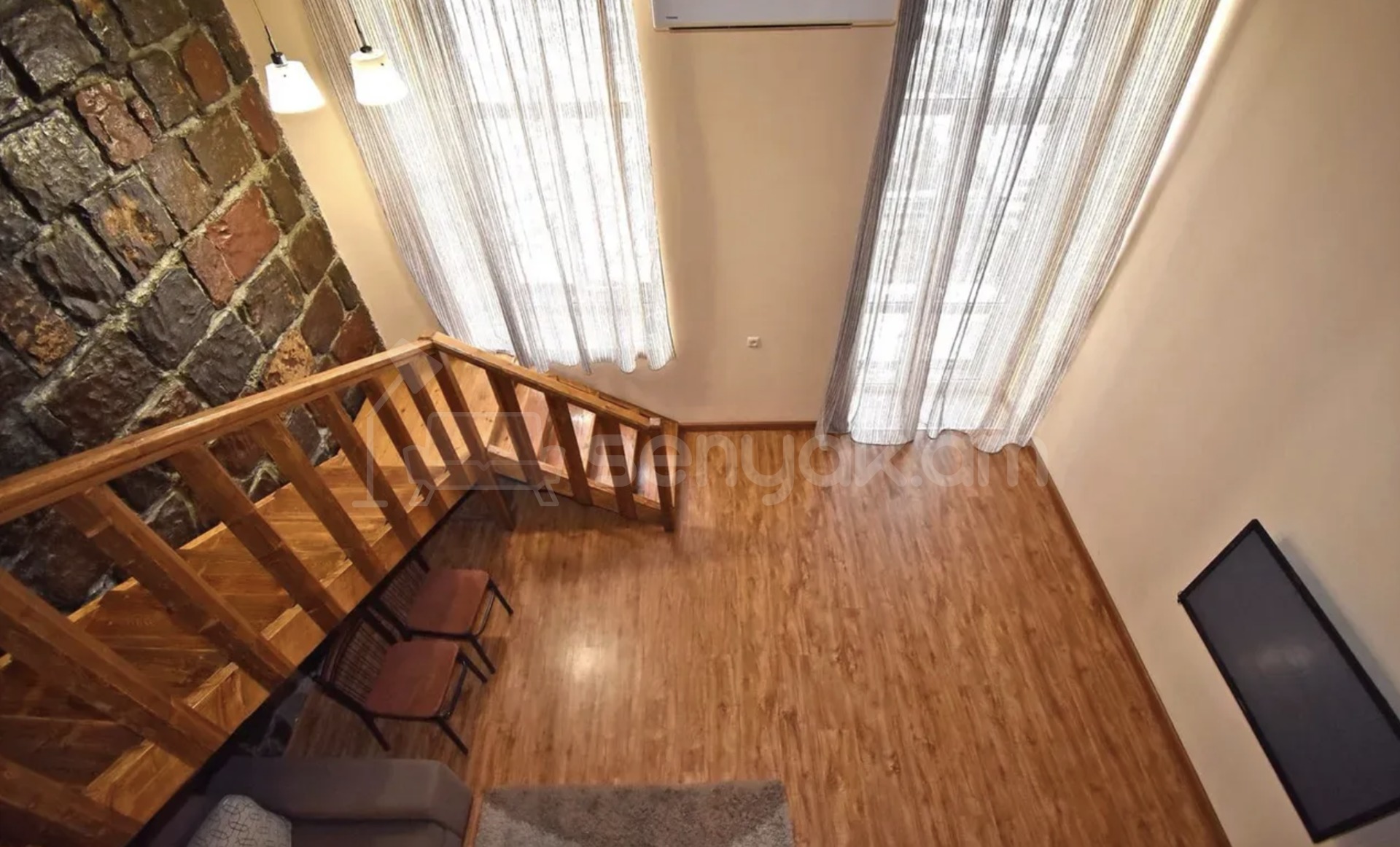 1 Սենյականոց Բնակարան Քարե Շենքում, 42քմ, 2/3 հարկ, Դիզայներական Վերանորոգված, Կահավորված