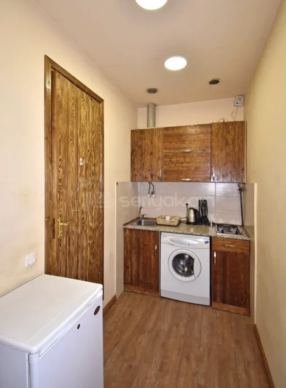 1 Սենյականոց Բնակարան Քարե Շենքում, 42քմ, 2/3 հարկ, Դիզայներական Վերանորոգված, Կահավորված