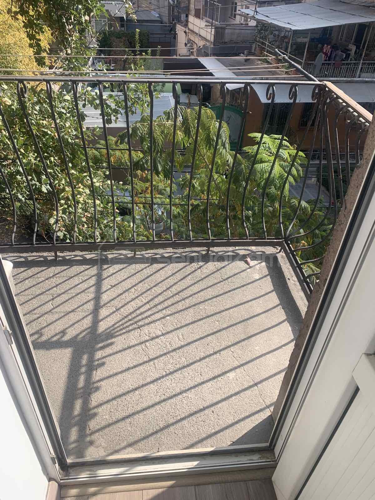 2 Սենյականոց Բնակարան Քարե Շենքում, 75քմ, 2/4 հարկ, Կապիտալ Վերանորոգված, Կահավորված, Արևկող