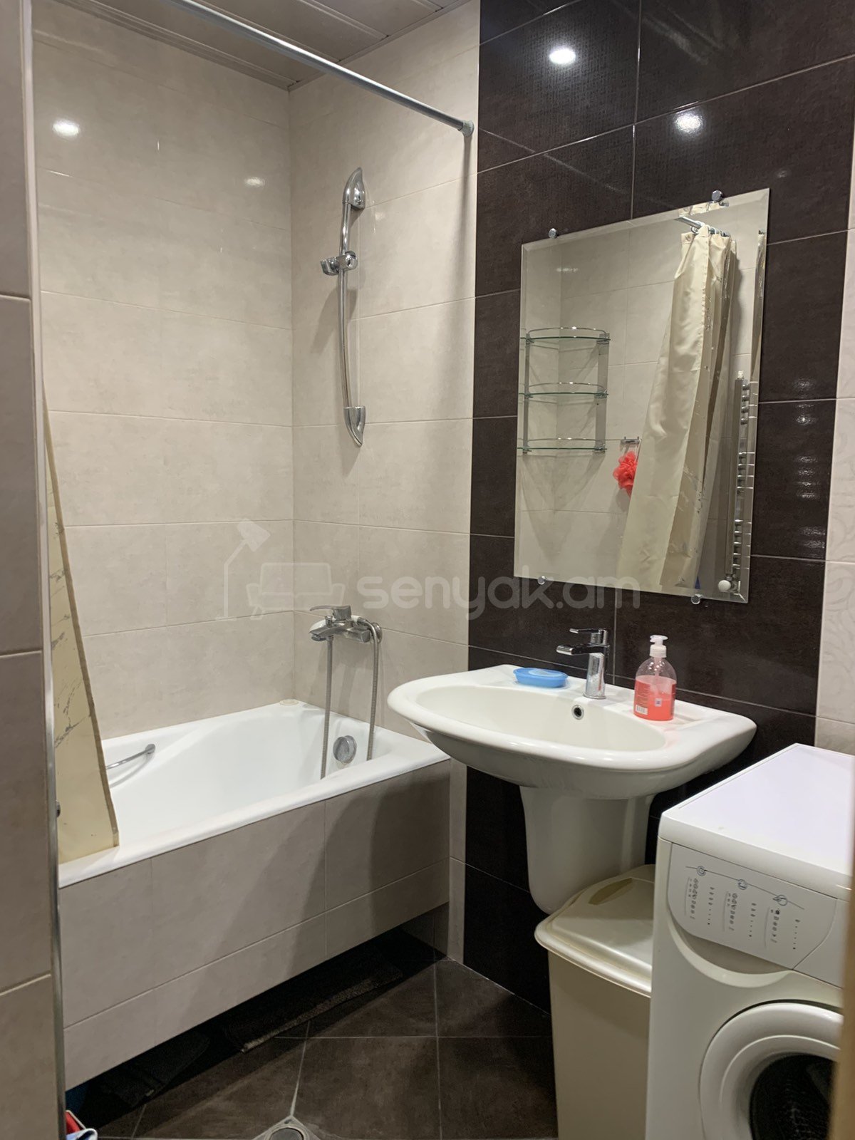 2 Սենյականոց Բնակարան Քարե Շենքում, 75քմ, 2/4 հարկ, Կապիտալ Վերանորոգված, Կահավորված, Արևկող