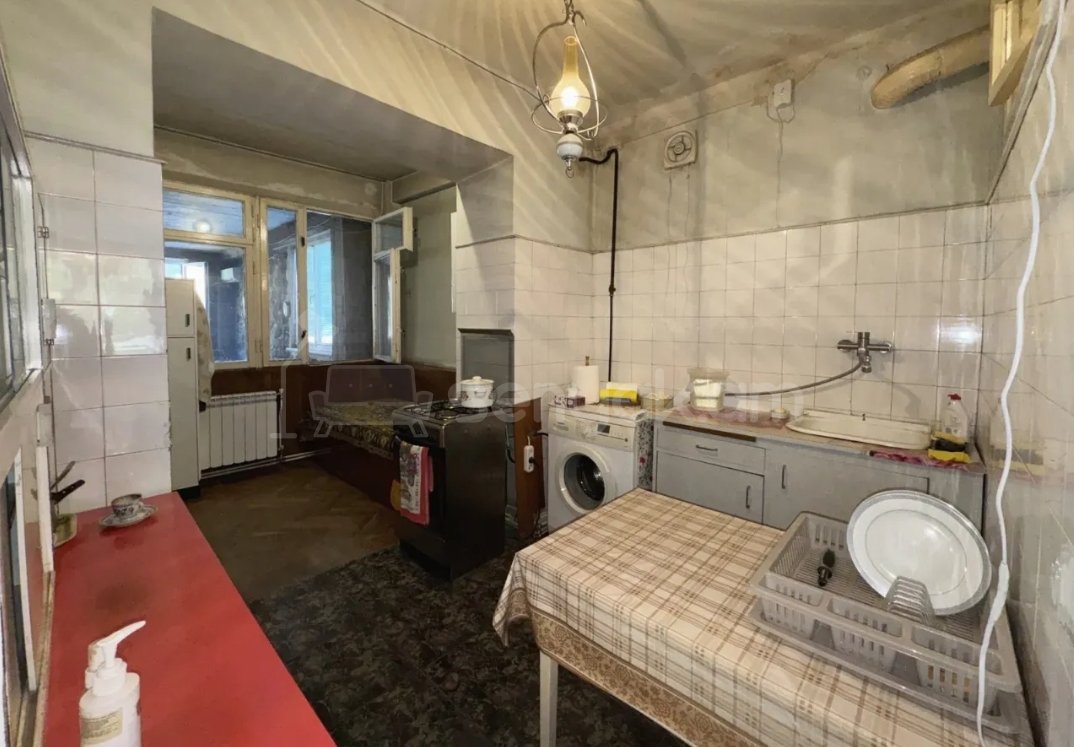 4 Սենյականոց Բնակարան Քարե Շենքում, 135քմ, 3/5 հարկ, Պետական Վիճակում