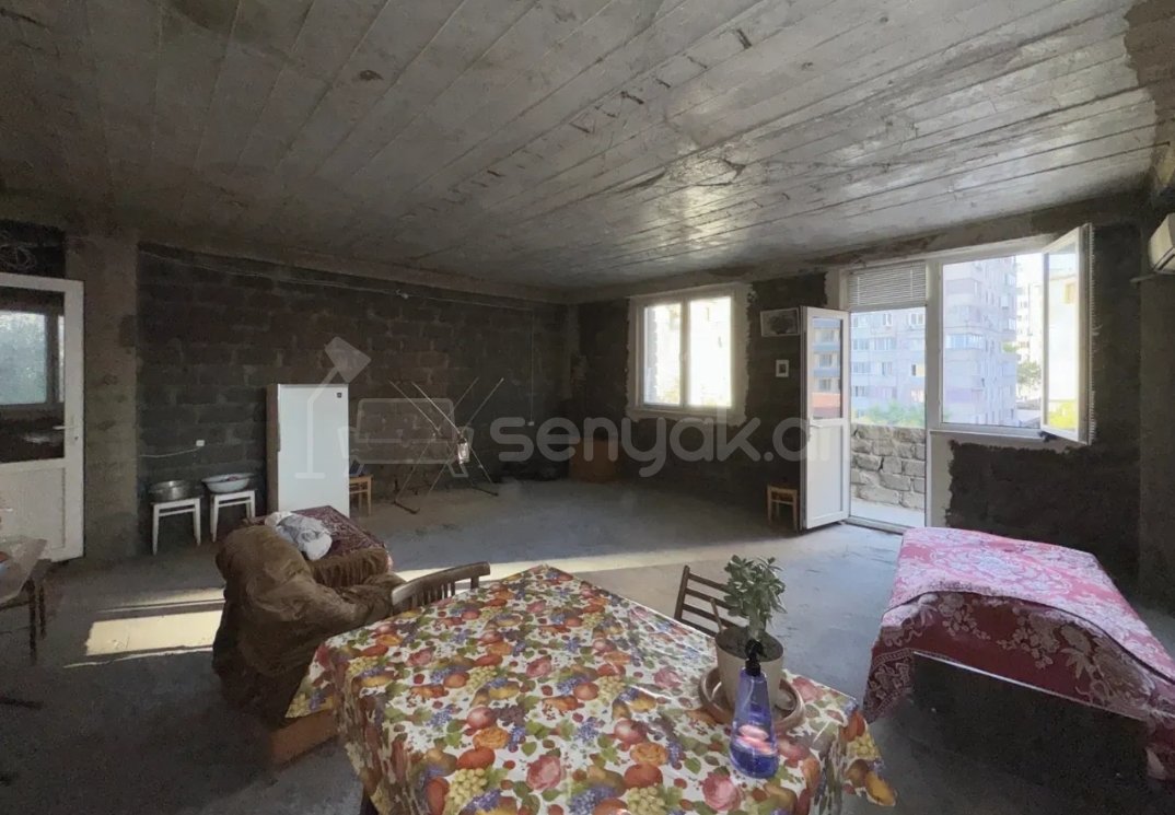 4 Սենյականոց Բնակարան Քարե Շենքում, 135քմ, 3/5 հարկ, Պետական Վիճակում