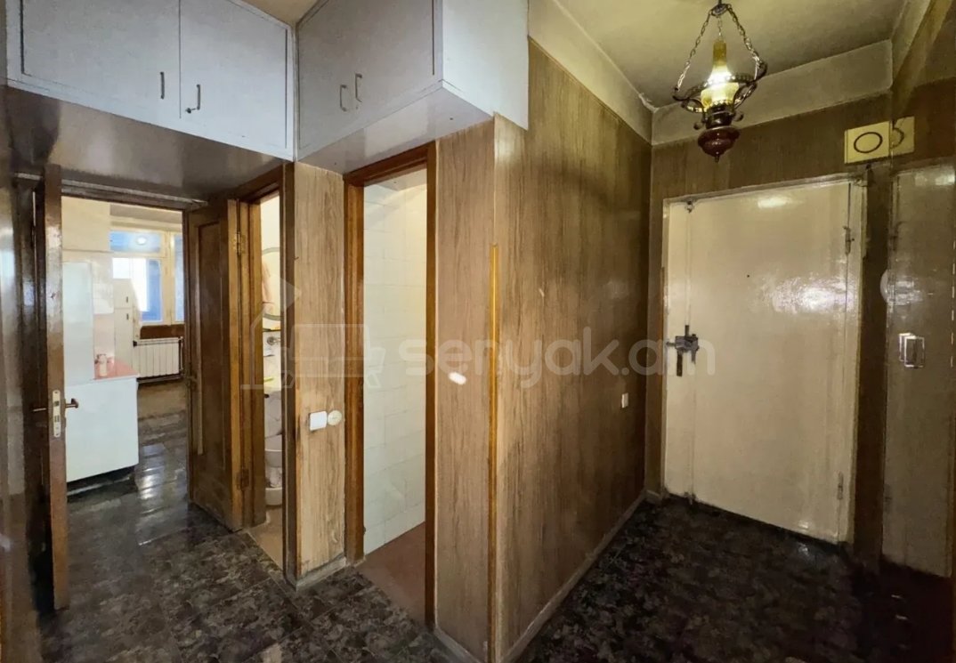 4 Սենյականոց Բնակարան Քարե Շենքում, 135քմ, 3/5 հարկ, Պետական Վիճակում