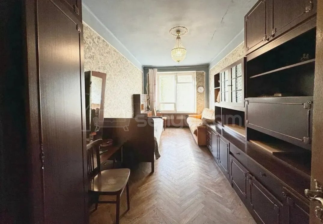 4 Սենյականոց Բնակարան Քարե Շենքում, 135քմ, 3/5 հարկ, Պետական Վիճակում