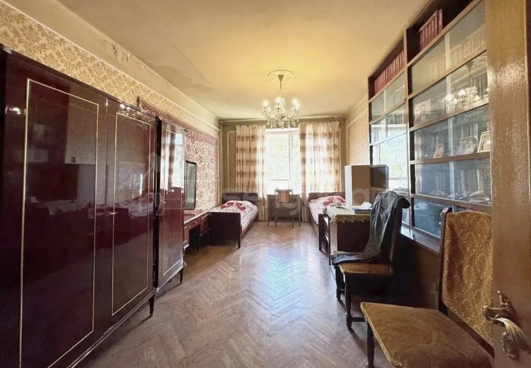 4 Սենյականոց Բնակարան Քարե Շենքում, 135քմ, 3/5 հարկ, Պետական Վիճակում