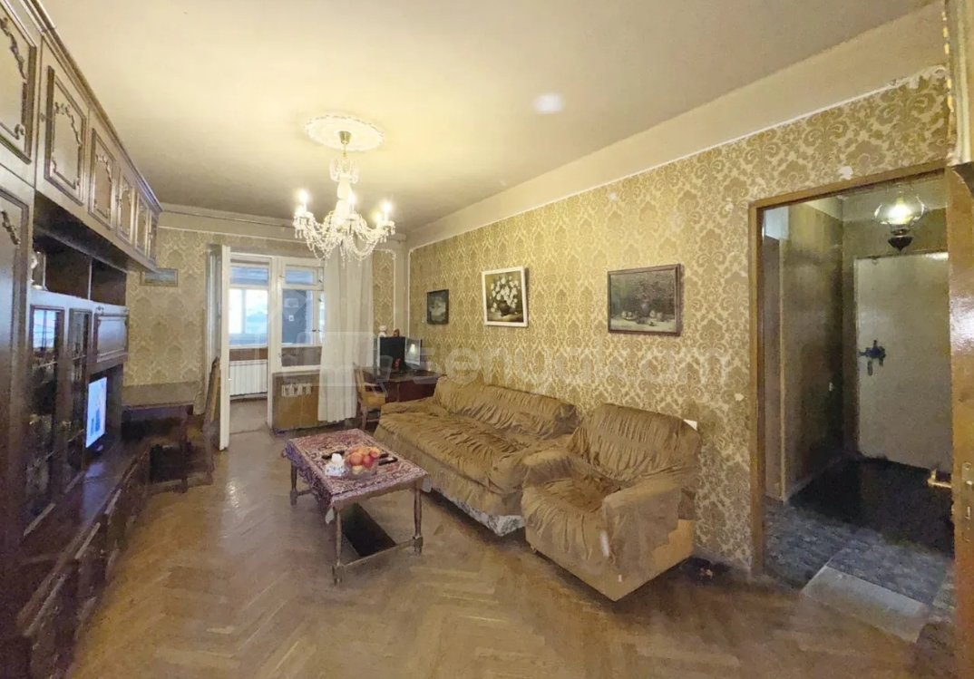 4 Սենյականոց Բնակարան Քարե Շենքում, 135քմ, 3/5 հարկ, Պետական Վիճակում